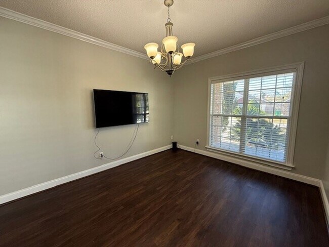 Foto del edificio - 5026 Greyfield Pl N