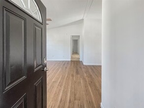 Building Photo - 11914 Kingslake Forest Dr