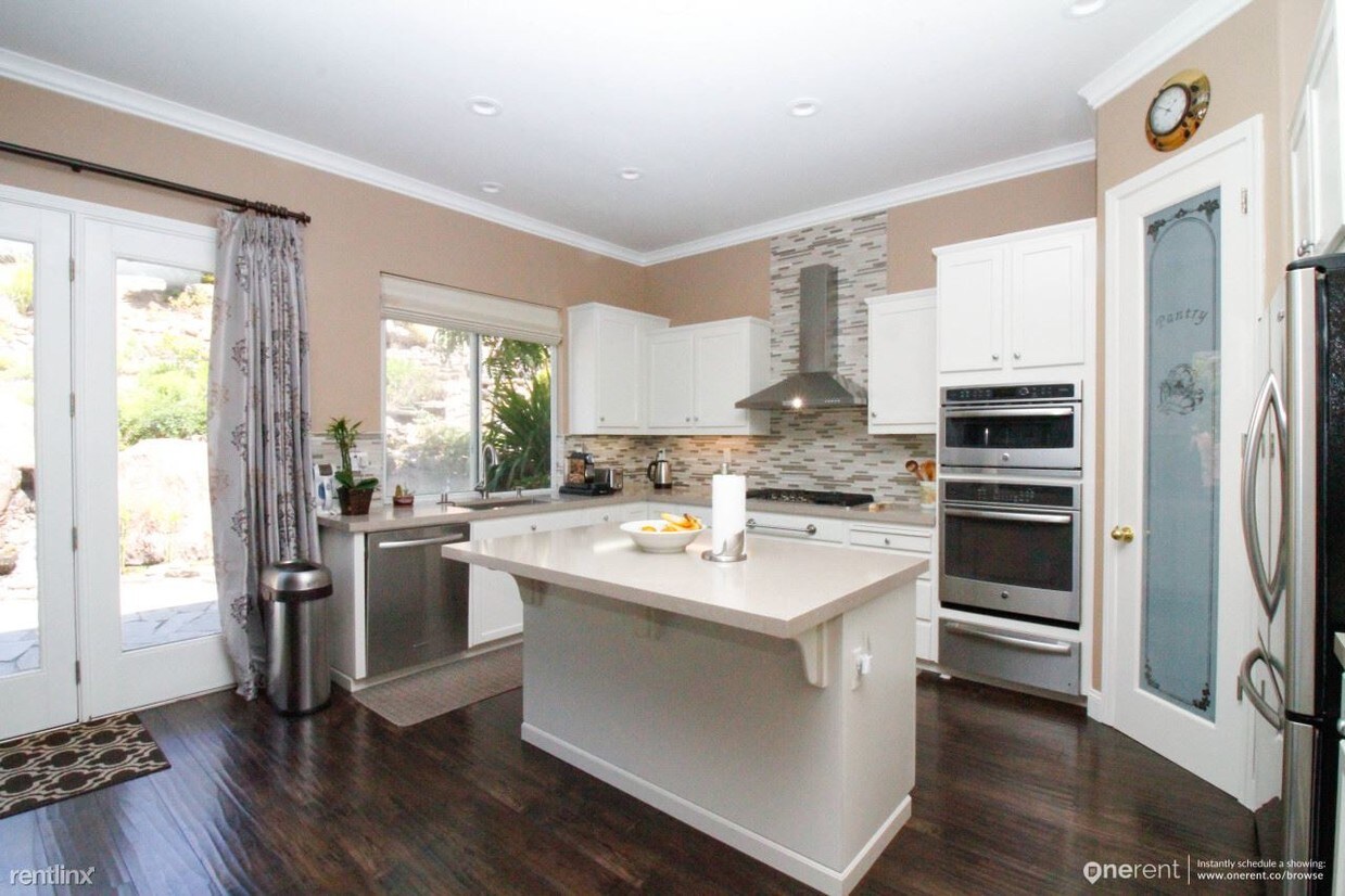 Primary Photo - 25582 Crestfield Dr