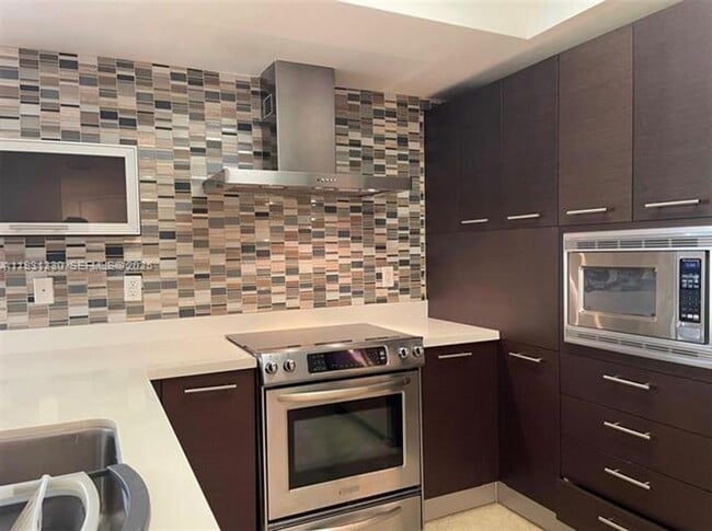 Foto del edificio - 250 Sunny Isles Blvd