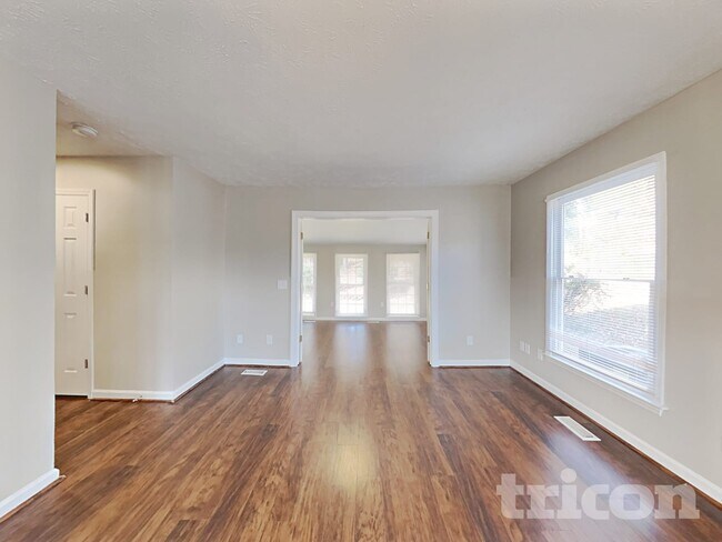 Foto del edificio - 145 Wispy Willow Dr