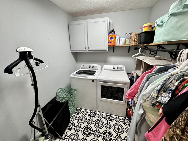 Foto del edificio - 92 Water Cliff Dr