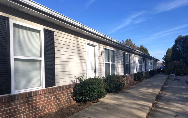 Building Photo - 1260 Brittain Rd