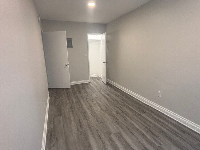 Interior Photo - 1944 Whitley Ave.