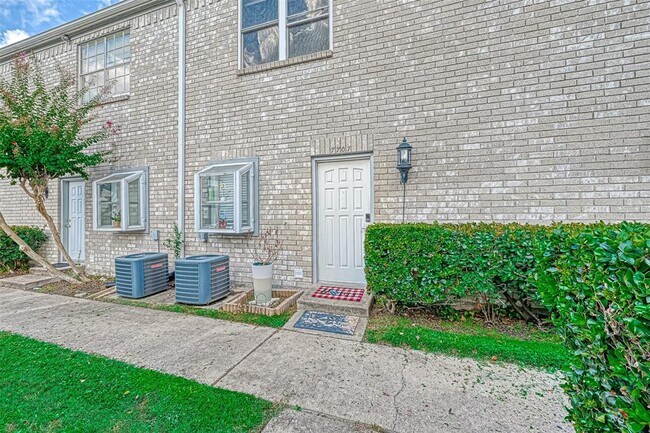 Foto del edificio - 7707 Cambridge St