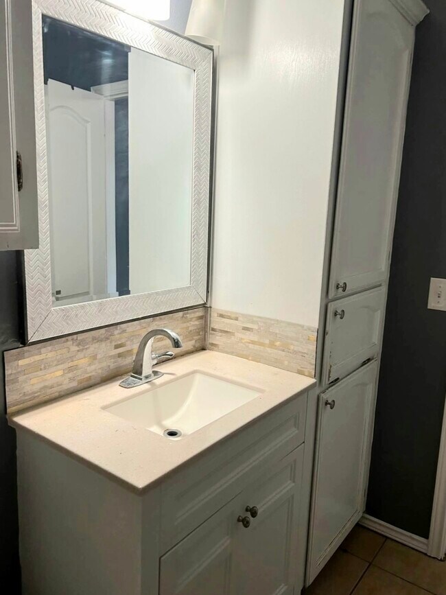 Foto del edificio - 4plex Edinburg