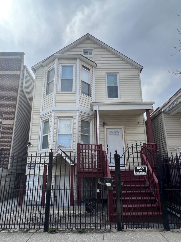 Primary Photo - 1806 N Washtenaw Ave