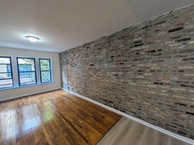Foto del edificio - 2332 N Spaulding Ave