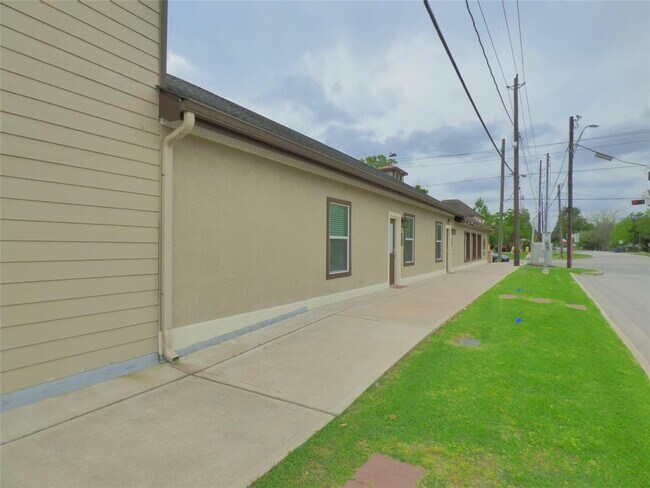Building Photo - 1706 Avenue D