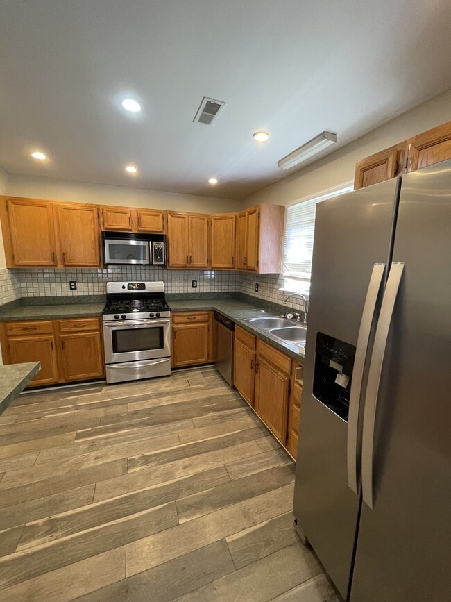 Building Photo - 1412 E Upland Dr