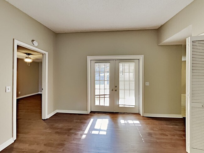 Building Photo - 8610 N Campbell Rd