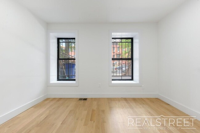 Foto del edificio - new 3 bed 2 Bath Duplex in Ocean Hill!