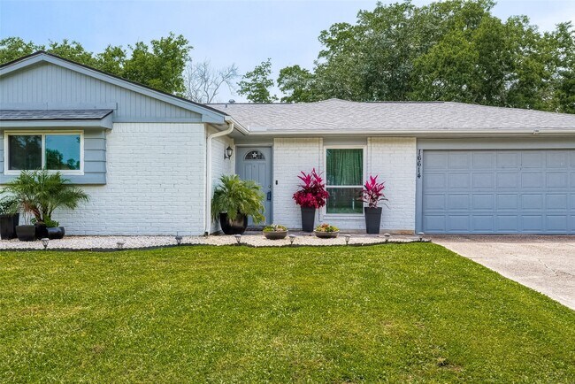 Foto del edificio - 16614 Forest Bend Ave