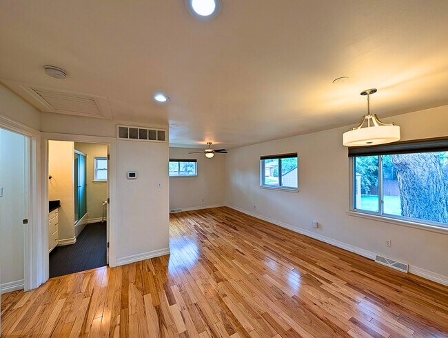 Building Photo - BEAUTIFUL 4 Bed 2 Bath Hampden Neighborhoo...