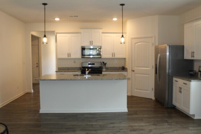 Building Photo - 210 Meadowland Ln