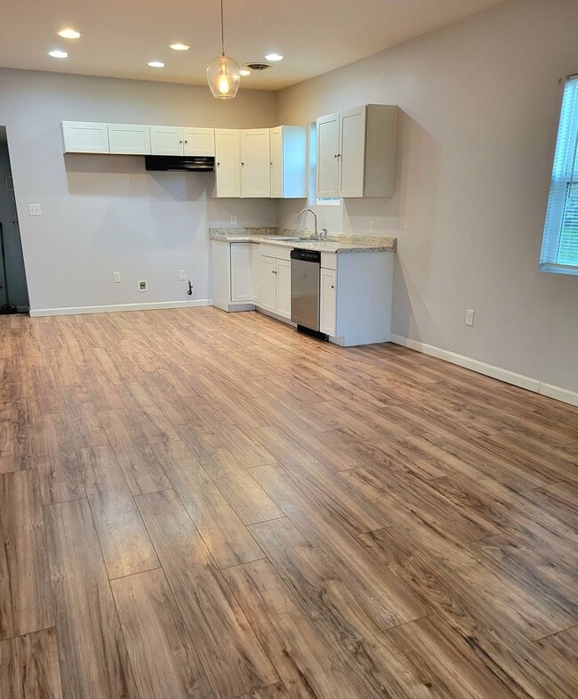 Building Photo - For Rent...2927 Warren Ave, Granite City