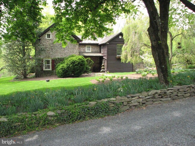 Building Photo - 5694 Carversville Rd