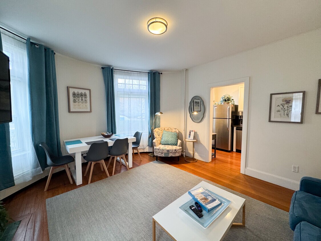 Foto principal - 1874 Beacon St