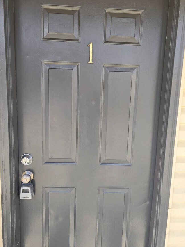 Foto del edificio - 2 Bedroom , 1 Bathroom Apartment!