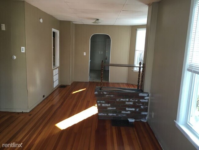 Building Photo - 46 Herschel St