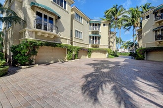 Building Photo - 921 Osceola Dr