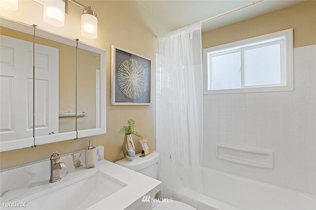 Foto del edificio - 3 br, 1 bath Duplex - 9914 112th Street So...