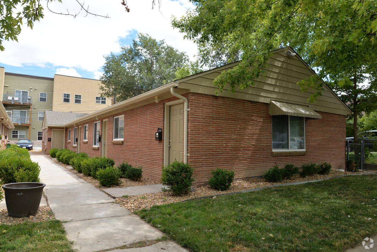 Building Photo - 1420-1442 Clinton St