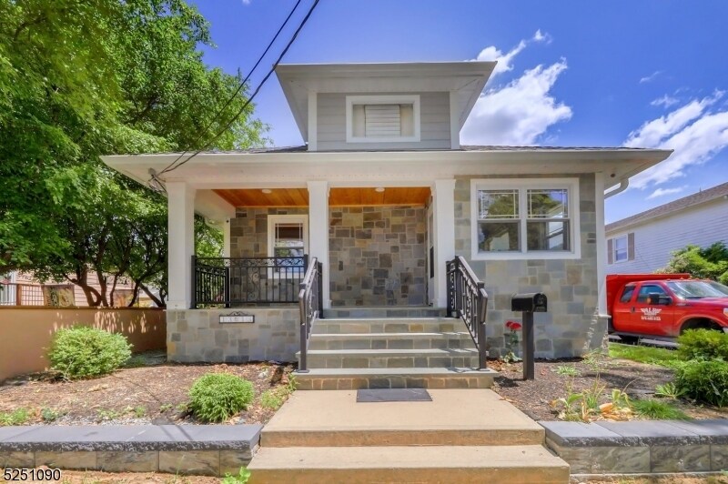 Foto principal - 13-39 4th St