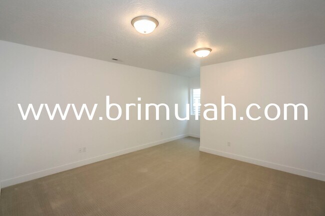 Foto del edificio - 9204 S. Holiday Bowl Court