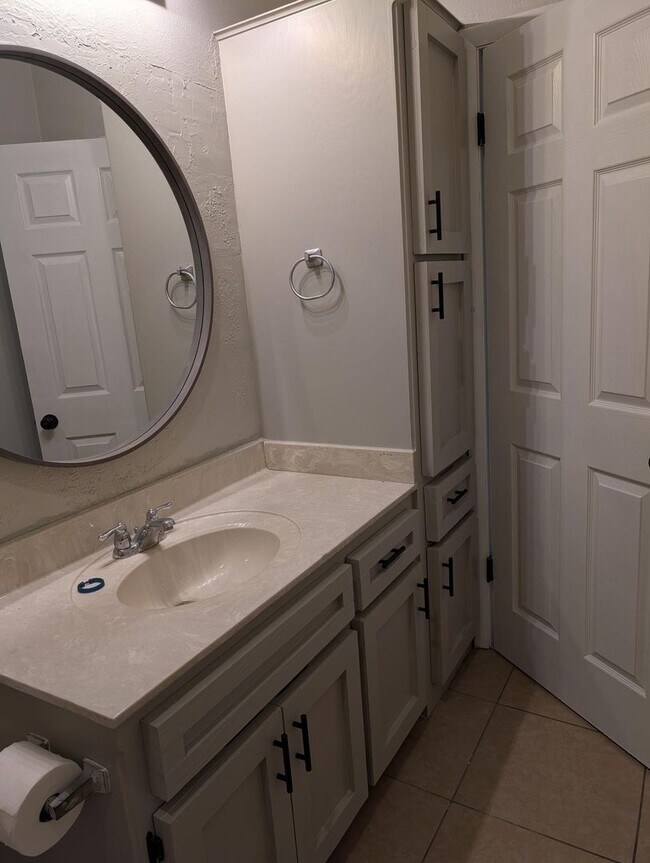 Foto del edificio - 2 Bed / 1 Bath Condo Near TXST & Downtown Square – W/D Included!