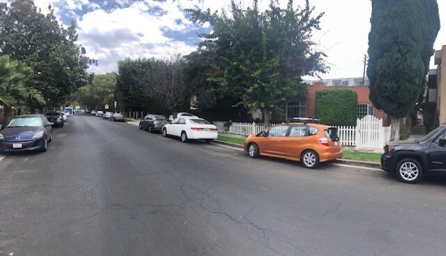 Foto del edificio - 814 N Hayworth Ave