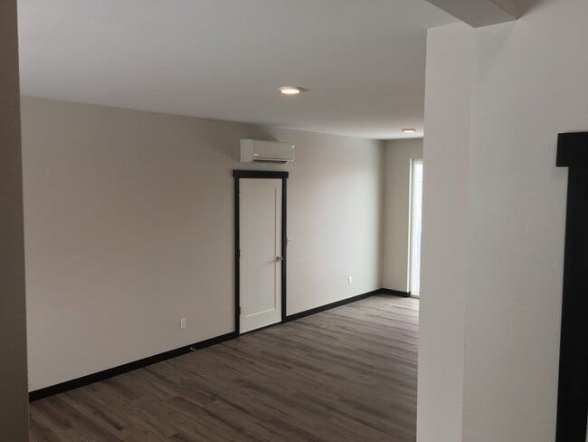 Building Photo - 2303 Landon Ln