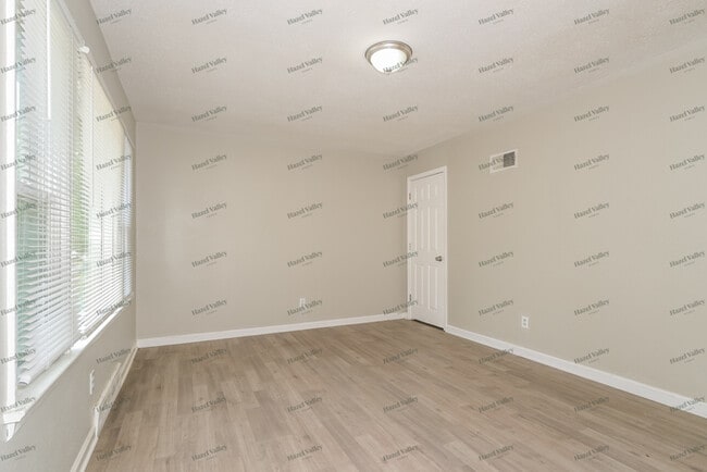 Building Photo - 1430 Broadlawns Ln