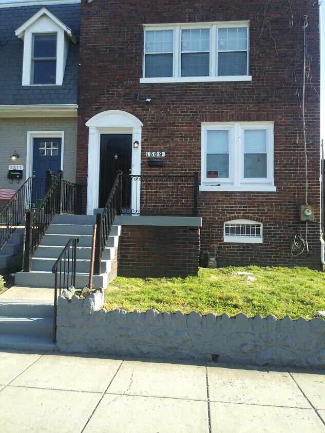 Primary Photo - 1309 T St SE