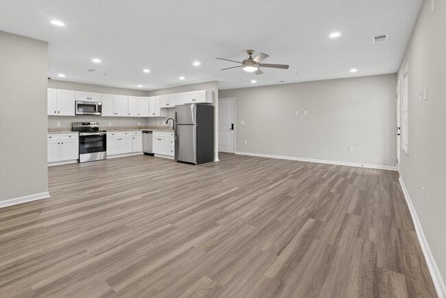 Building Photo - 7055 Hanesbrook Cir