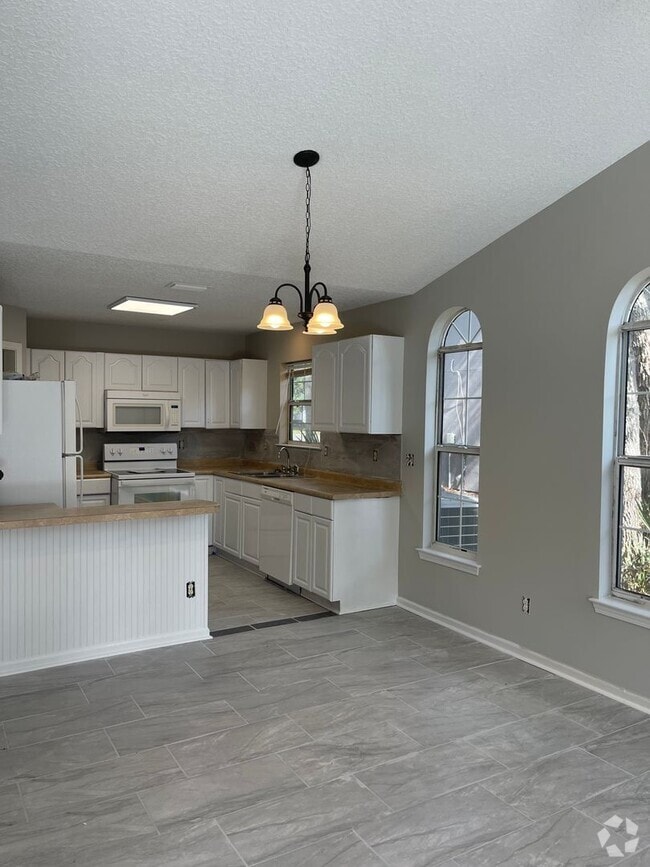 Building Photo - 265 Windridge Dr