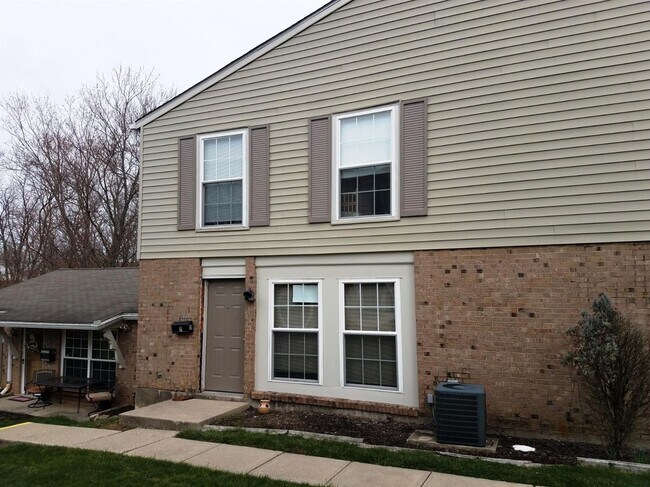 Building Photo - 11 Sunnyside Dr