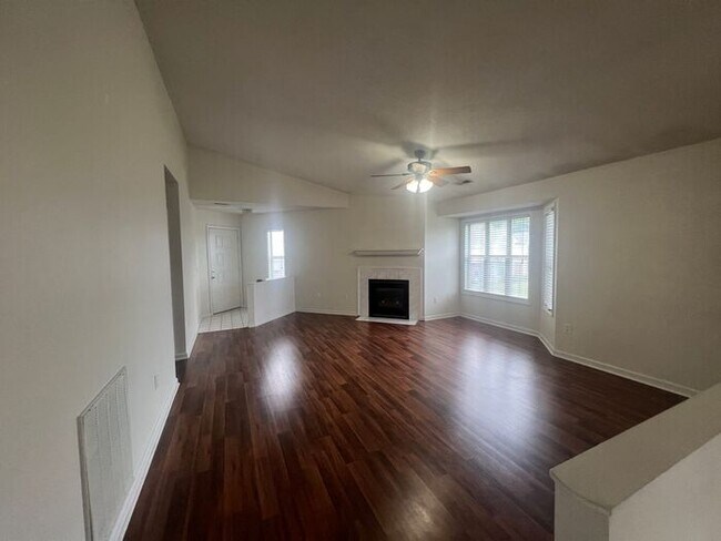 Foto del edificio - Breezewood Condo, 2 Brd/2bath, center of W...