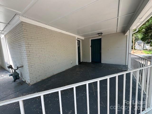 Building Photo - 604 E Iredell Ave