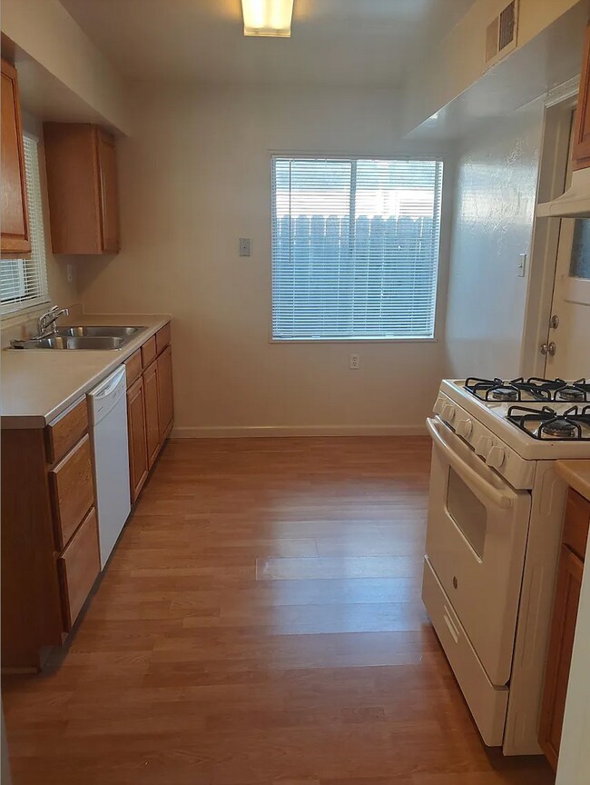 Foto del edificio - 1722 W Polk Way