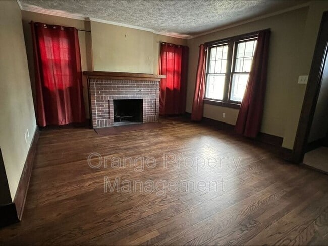 Building Photo - 843 S 60th St