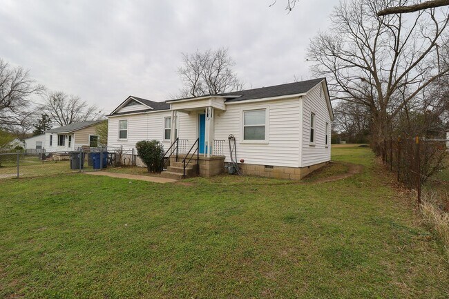 Building Photo - 3 Bed | 1 Bath | West Tulsa