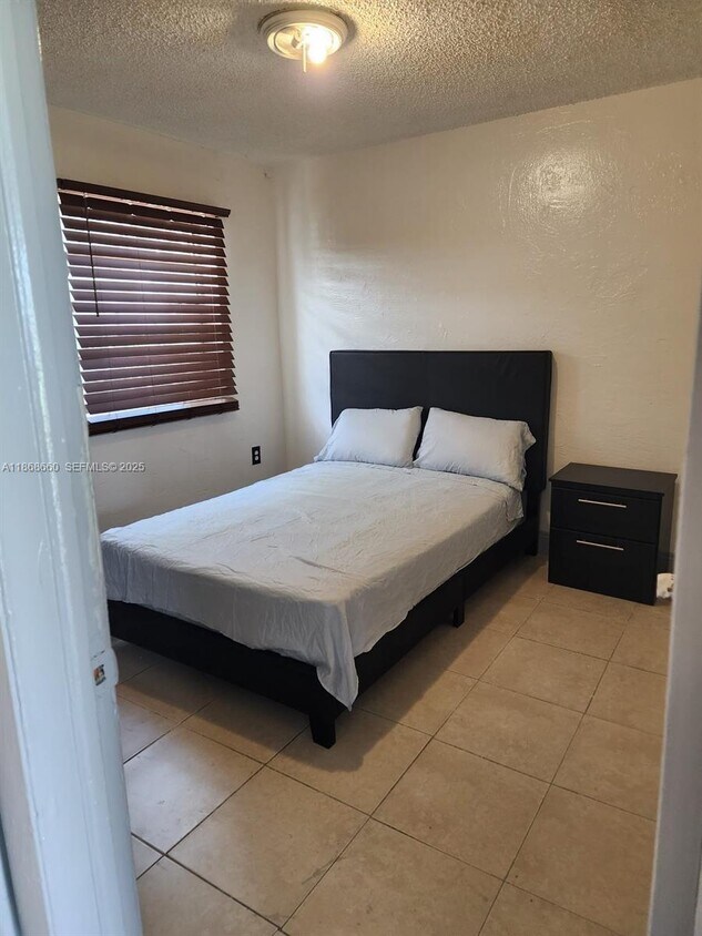 Foto del edificio - 715 NW 7th Ave