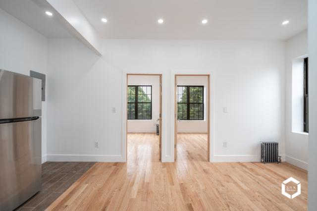 Foto del edificio - 3 bedroom in BROOKLYN NY 11208