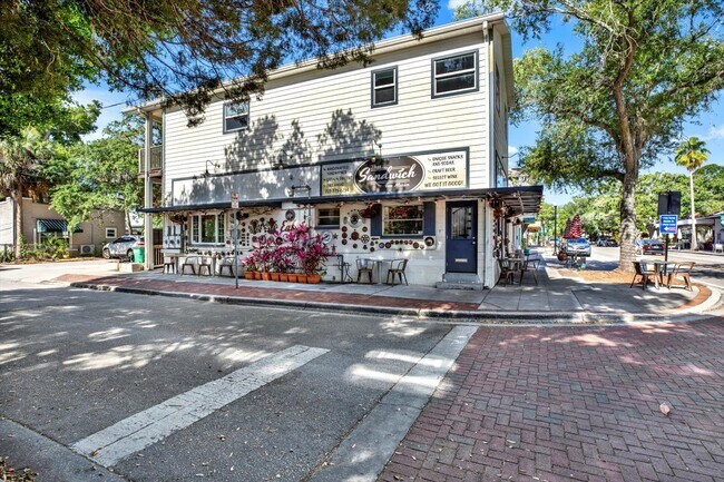 Building Photo - 308 Main St