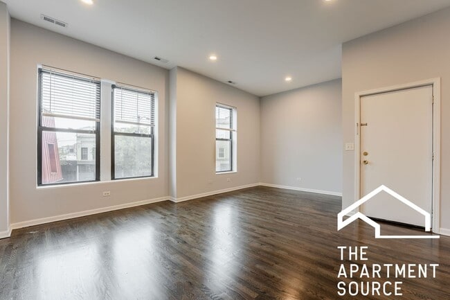 HUGE 2BR/1BA Close to Blue Line! - HUGE 2BR/1BA Close to Blue Line! Apartment