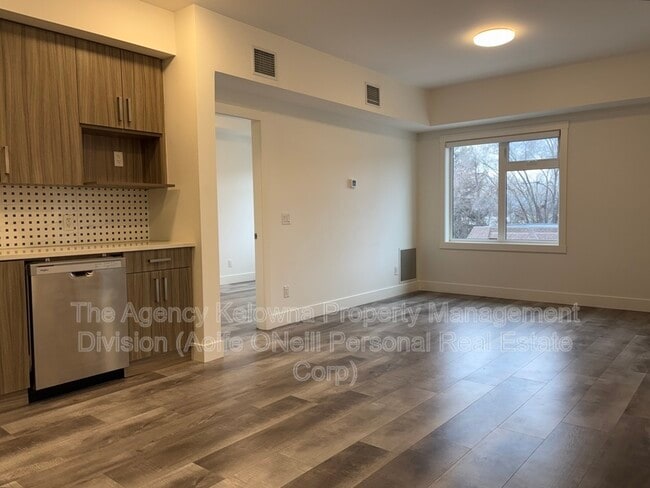 Building Photo - 320 Mills Rd