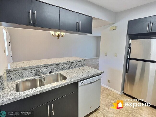 Foto del edificio - 9150 NW 38th Dr