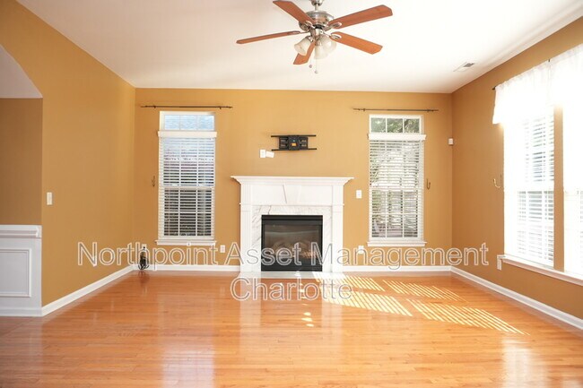 Foto del edificio - 404 Amersham Ln