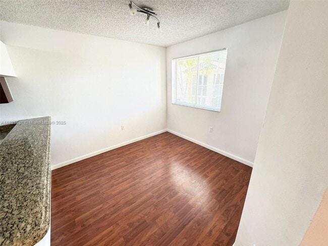 Building Photo - 16203 Glenmoor Dr